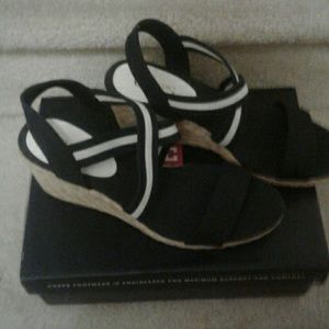 Navy espadrilles with white stripe